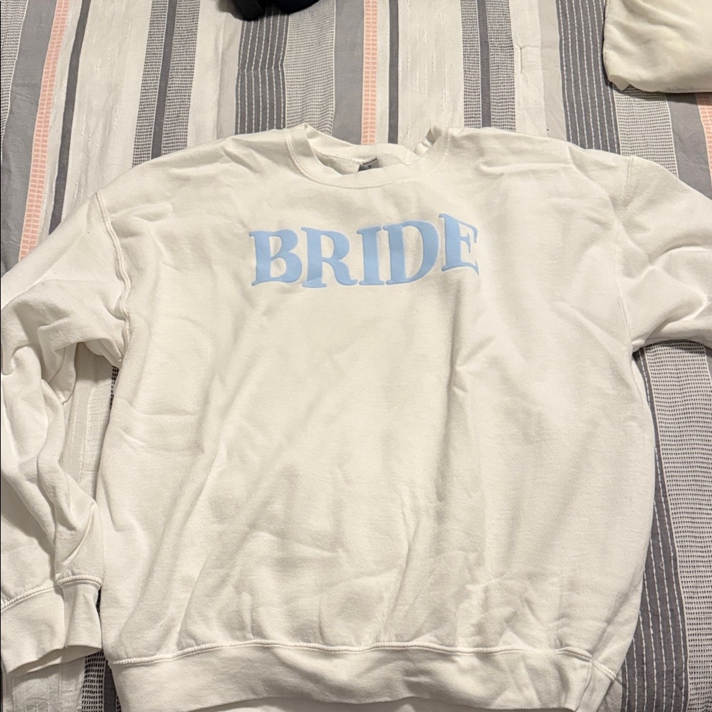 Gildan White and Light Blue Sweatshirt